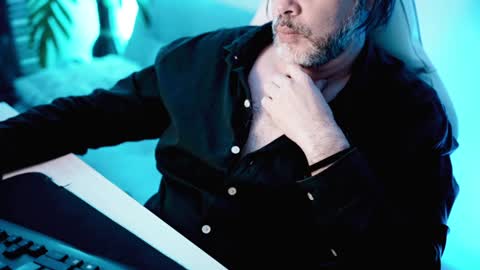 Sanders online show from February 2, 3:43 am