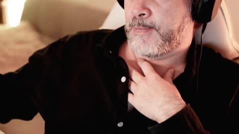 Sanders online show from February 1, 5:07 am