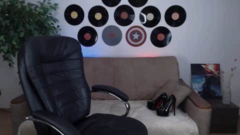 SandiSkiter online show from February 6, 10:00 pm