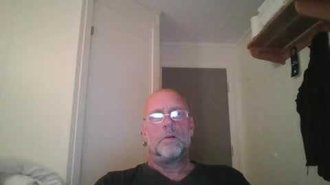 sandnesrune523 online show from October 23, 5:25 pm