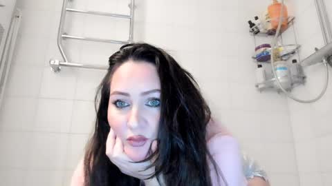 Snapshot of sandra______ chatting on December 2, 7:11 pm dont forghet to thumbs up if you like my show online show from December 2, 7:11 pm