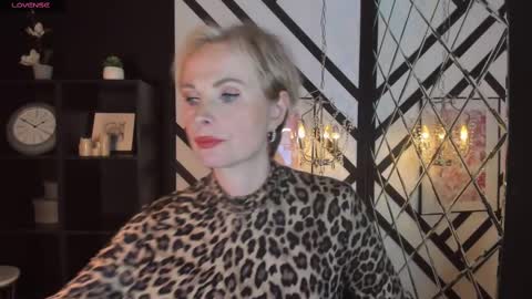 Snapshot of sandra_kind chatting on February 12, 8:38 am Sandra online show from February 12, 8:38 am