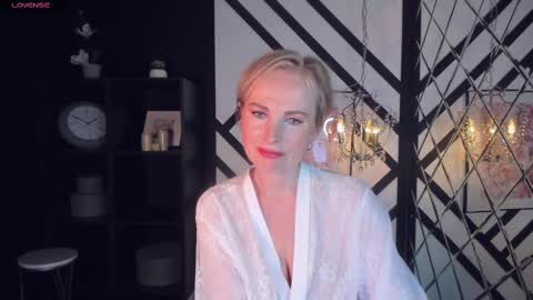 Snapshot of sandra_kind chatting on February 13, 8:59 am Sandra online show from February 13, 8:59 am
