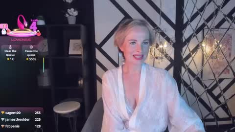 Snapshot of sandra_kind chatting on March 9, 11:36 am Sandra online show from March 9, 11:36 am