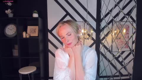 Snapshot of sandra_kind chatting on February 6, 8:50 am Sandra online show from February 6, 8:50 am