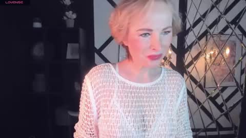 Snapshot of sandra_kind chatting on March 9, 5:22 am Sandra online show from March 9, 5:22 am