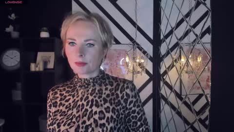 Snapshot of sandra_kind chatting on February 12, 5:37 am Sandra online show from February 12, 5:37 am
