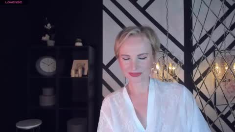 Snapshot of sandra_kind chatting on February 13, 12:00 pm Sandra online show from February 13, 12:00 pm