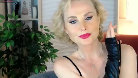 Snapshot of sandra_kind chatting on September 14, 5:54 am Sandra online show from September 14, 5:54 am