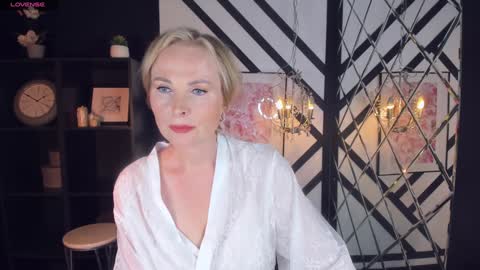 Snapshot of sandra_kind chatting on February 6, 11:53 am Sandra online show from February 6, 11:53 am