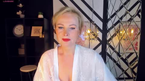 Snapshot of sandra_kind chatting on February 9, 5:40 am Sandra online show from February 9, 5:40 am