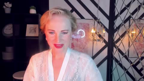 Snapshot of sandra_kind chatting on February 24, 5:43 am Sandra online show from February 24, 5:43 am