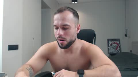 DeAlex online show from March 29, 1:02 pm