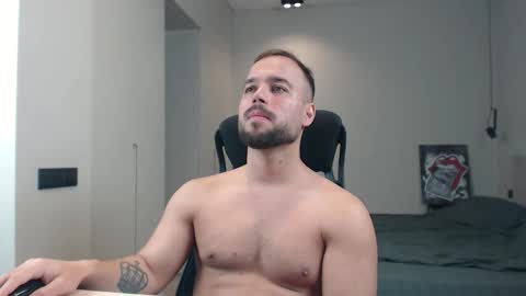 DeAlex online show from March 25, 1:29 pm