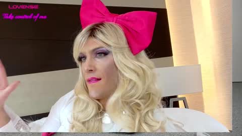 Sandy Chic online show from February 7, 12:17 pm