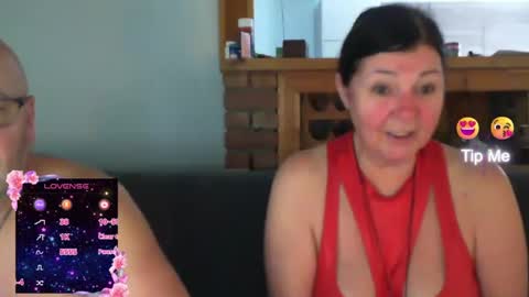 Snapshot of sanroom chatting on January 9, 2:40 pm sanroom online show from January 9, 2:40 pm