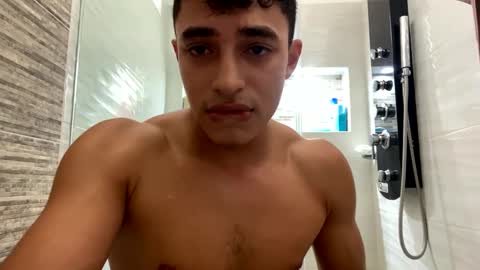 Snapshot of santi36rt chatting on October 13, 6:10 pm santi36rt online show from October 13, 6:10 pm