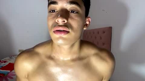 Snapshot of santi36rt chatting on September 18, 7:51 pm santi36rt online show from September 18, 7:51 pm
