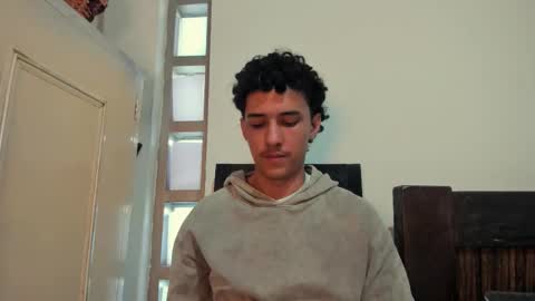 Snapshot of santi_twink19 chatting on October 12, 9:27 pm santi_twink19 online show from October 12, 9:27 pm
