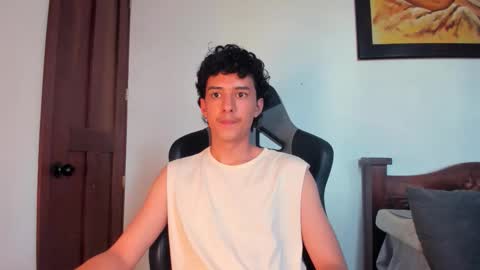 santi_twink19 online show from October 25, 9:48 pm