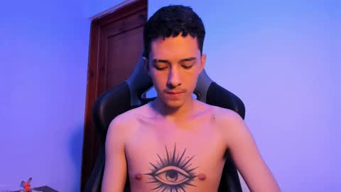 Snapshot of santi_twink19 chatting on February 10, 5:03 am santi_twink19 online show from February 10, 5:03 am