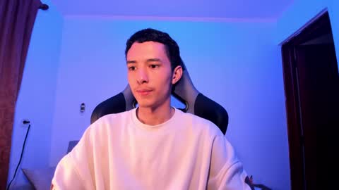 Snapshot of santi_twink19 chatting on December 6, 3:13 am santi_twink19 online show from December 6, 3:13 am