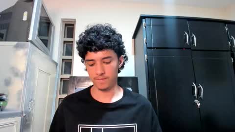 santi_twink19 online show from February 3, 6:22 am