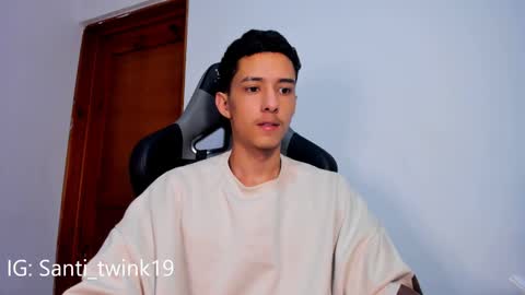Snapshot of santi_twink19 chatting on February 14, 2:18 am santi_twink19 online show from February 14, 2:18 am