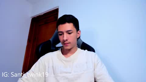 Snapshot of santi_twink19 chatting on February 19, 11:06 am santi_twink19 online show from February 19, 11:06 am