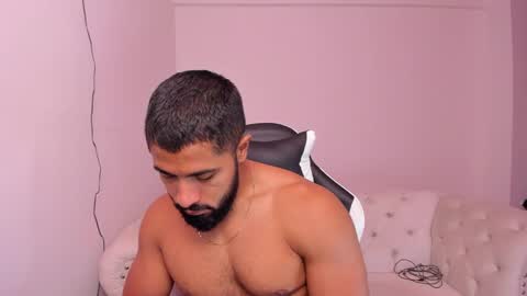 Snapshot of santiago_huntt chatting on February 10, 12:29 pm santiago_huntt online show from February 10, 12:29 pm