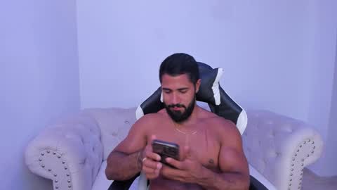 Snapshot of santiago_huntt chatting on October 11, 12:37 am santiago_huntt online show from October 11, 12:37 am