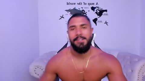 Snapshot of santiago_huntt chatting on September 10, 2:12 am santiago_huntt online show from September 10, 2:12 am