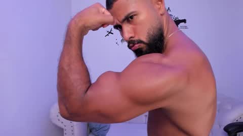 Snapshot of santiago_huntt chatting on September 8, 8:41 pm santiago_huntt online show from September 8, 8:41 pm