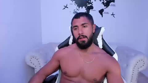 Snapshot of santiago_huntt chatting on September 22, 8:46 pm santiago_huntt online show from September 22, 8:46 pm