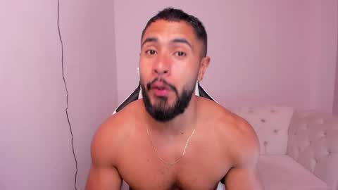 Snapshot of santiago_huntt chatting on March 6, 8:48 pm santiago_huntt online show from March 6, 8:48 pm