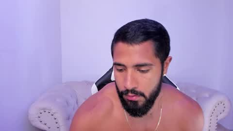 Snapshot of santiago_huntt chatting on October 19, 4:00 pm santiago_huntt online show from October 19, 4:00 pm