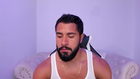 Snapshot of santiago_huntt chatting on October 13, 8:22 pm santiago_huntt online show from October 13, 8:22 pm