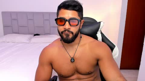 santiago_huntt online show from April 9, 9:53 pm