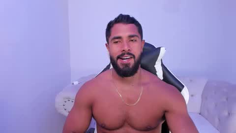 santiago_huntt online show from November 13, 10:01 pm