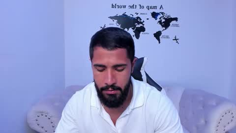 Snapshot of santiago_huntt chatting on October 4, 2:20 am santiago_huntt online show from October 4, 2:20 am