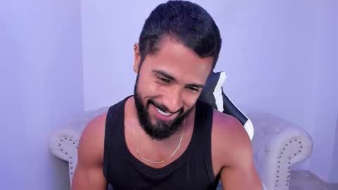 Snapshot of santiago_huntt chatting on October 16, 12:10 am santiago_huntt online show from October 16, 12:10 am