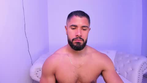Snapshot of santiago_huntt chatting on January 29, 12:45 pm santiago_huntt online show from January 29, 12:45 pm