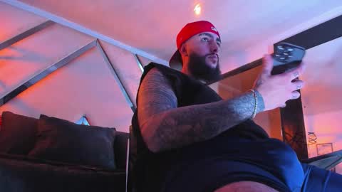 Santiago Hincapiie online show from February 26, 5:00 am