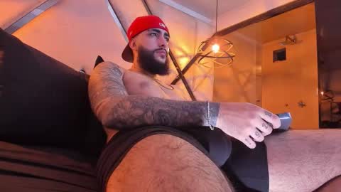 Santiago Hincapiie online show from March 7, 5:29 am