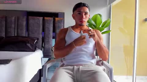 Snapshot of santin_seans chatting on October 15, 12:17 pm Santiago Seans online show from October 15, 12:17 pm