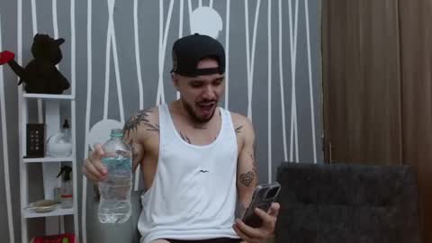 Snapshot of santti_torres chatting on October 9, 3:45 am Santy Torres online show from October 9, 3:45 am