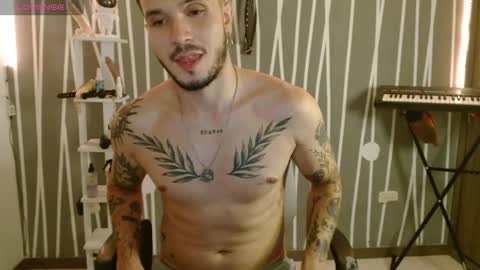 Snapshot of santti_torres chatting on January 22, 3:52 am Santy Torres online show from January 22, 3:52 am