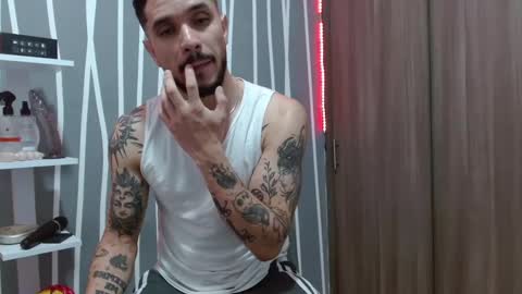 Snapshot of santti_torres chatting on October 24, 3:18 am Santy Torres online show from October 24, 3:18 am