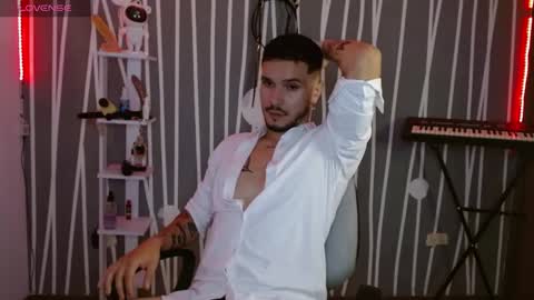 Snapshot of santti_torres chatting on January 23, 2:23 am Santy Torres online show from January 23, 2:23 am