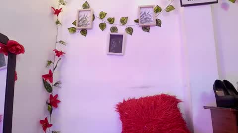 Snapshot of sapphire_lilac chatting on September 24, 3:46 am Carla online show from September 24, 3:46 am